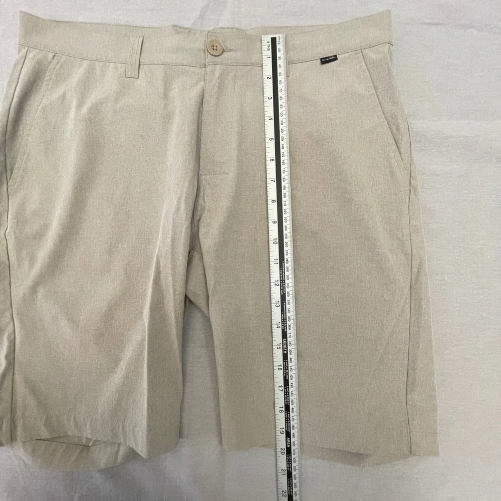 TravisMathew Mens Golf Shorts Size 34‎ Beige Performance Stretch Flat Front